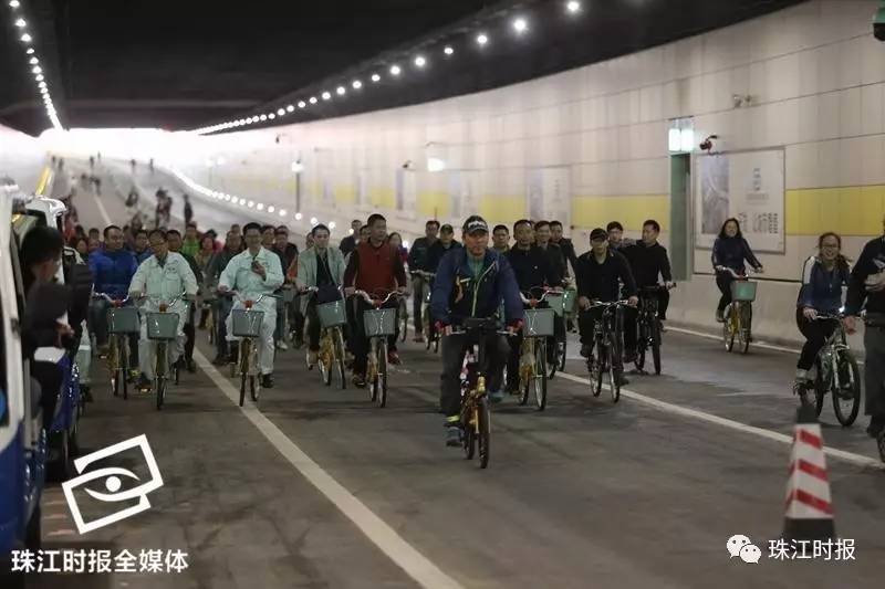 隧道通车带来巨变，过江仅需五分钟——小江边的温情故事开启