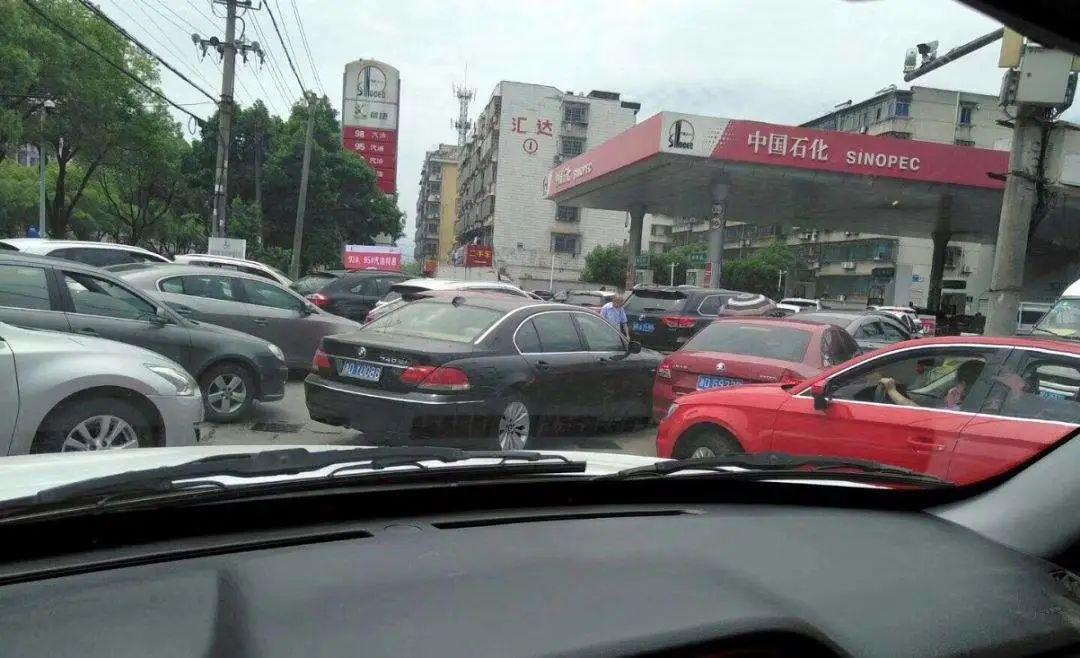 明日油价动态与全球油价影响因素分析最新消息