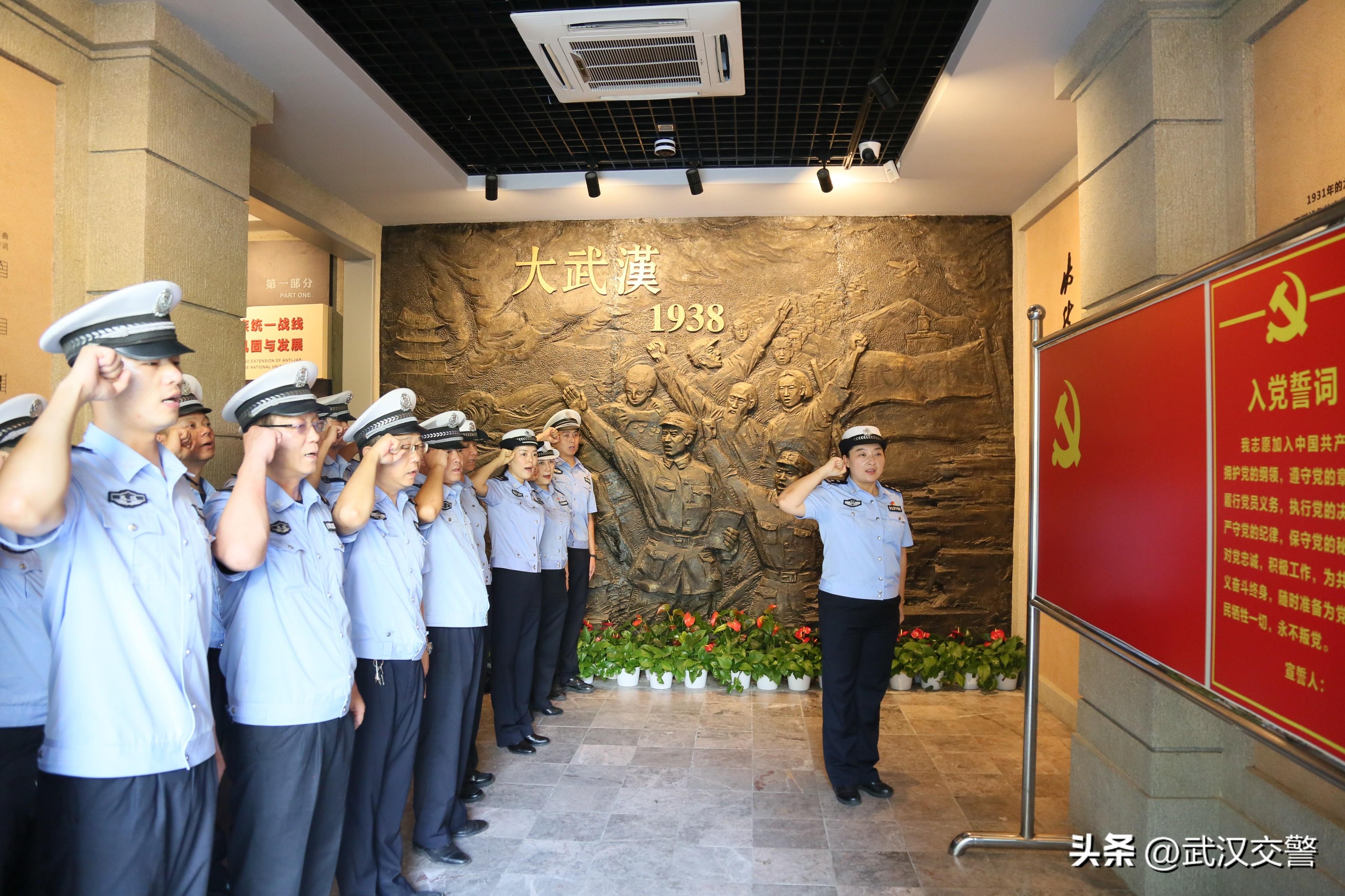 两个女兵传奇，时隔74年的偶遇，岁月无法阻挡的励志人生