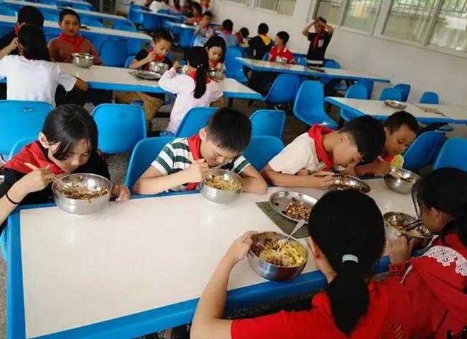 长春一村小只有一名学生 当地回应
