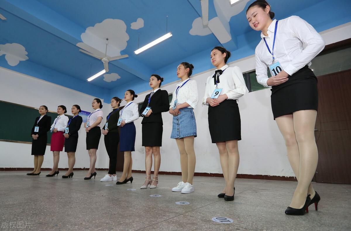 大学生直面校招被拒挑战，勇敢询问，自信闪耀求职之路