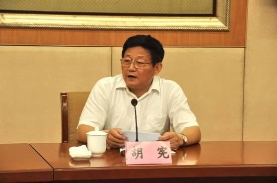 市政府茶话会背后的故事，市长被约谈与友情的微妙平衡
