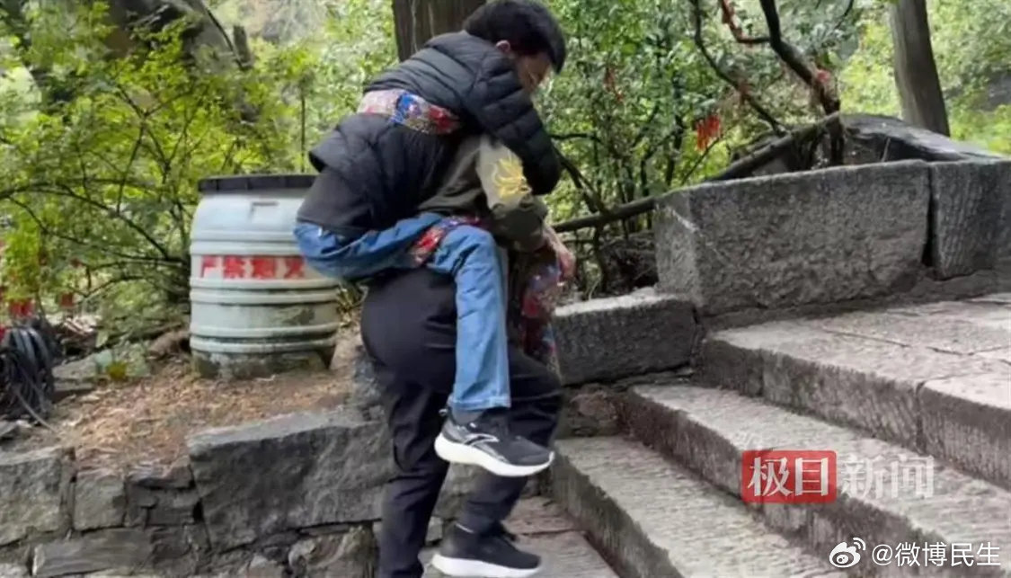 科技赋能爱情，智能装备助力女生背小儿麻痹症男友登顶泰山之旅