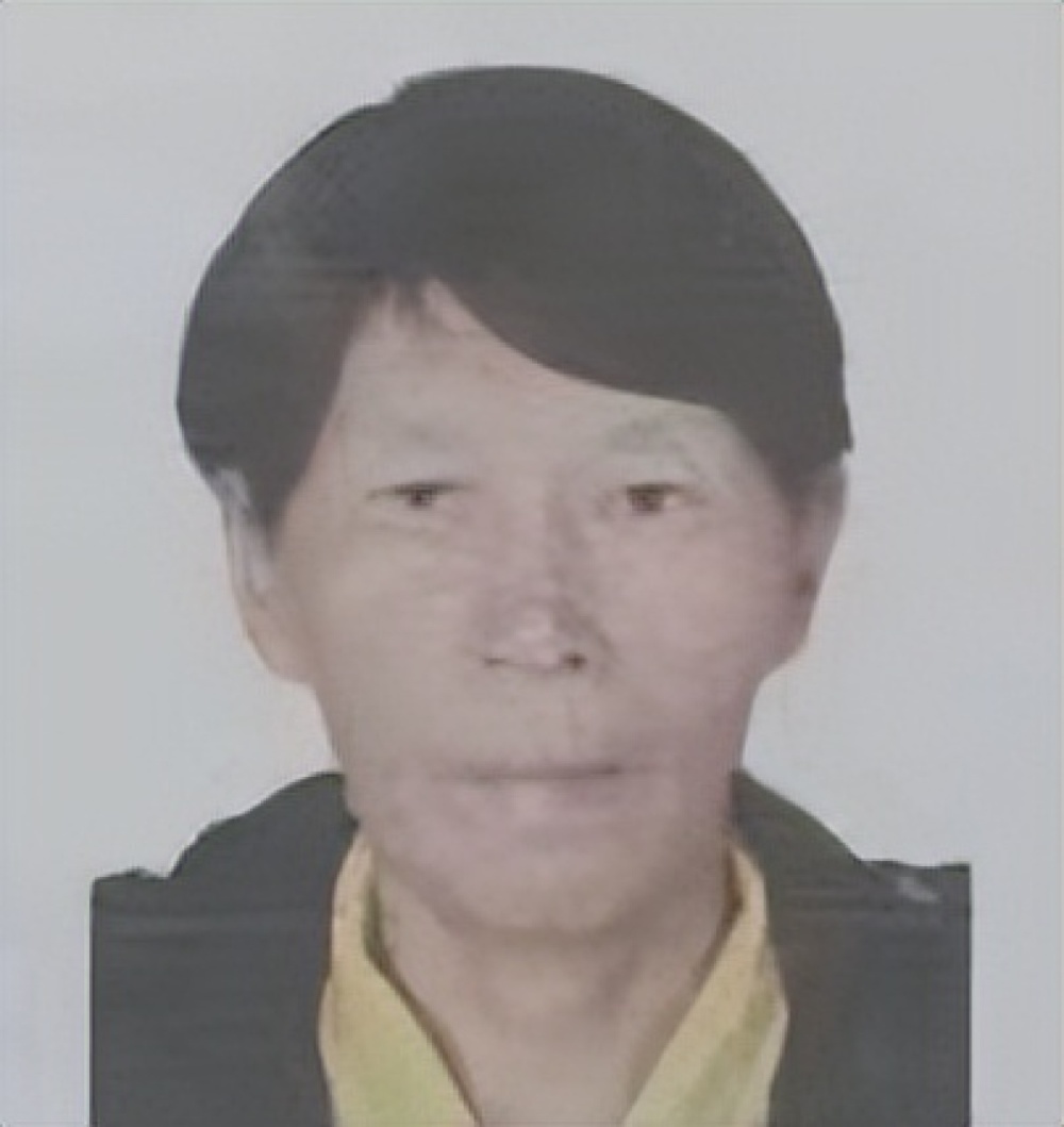 余华英被押入庭现场视频曝光，揭示真相的手铐背后故事