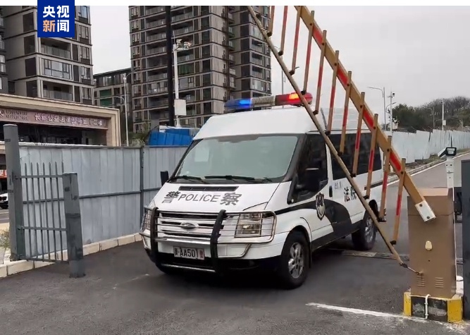 余华英囚车进入法院，引人深思的司法案例展露真相