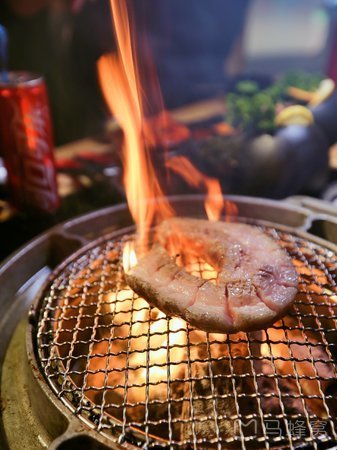 烧烤店老板娘说不担心打击报复