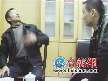 老伯打死护工引发接警员恐慌事件，震惊社会的暴力事件曝光