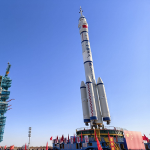 神舟十九号船箭组合体转运至发射区，太空探索新时代的里程碑事件