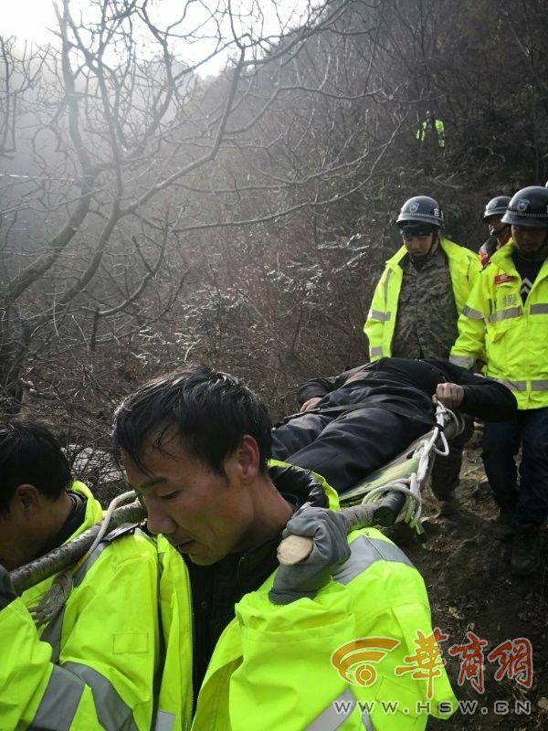 秦岭遇险者躺垃圾堆等待救援的惊险历程