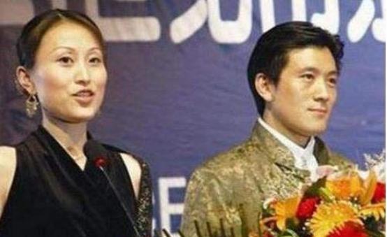 杨子侄女力挺黄圣依，小巷特色小店必探！