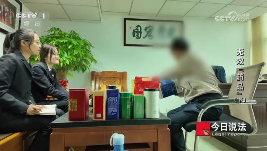余华英戴手铐被押入庭 现场视频曝光