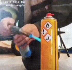 邻居马桶意外崩开