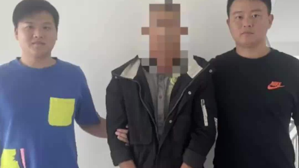 男子偷手机