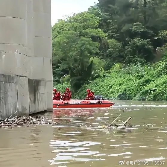车辆坠河事故致6人失联，情侣生死考验，领证之路的未知命运
