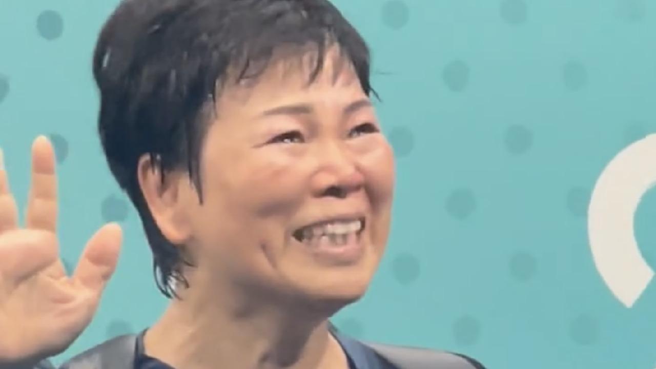 倪夏莲告别之际泪洒故乡，乡情友情交织的温馨告别
