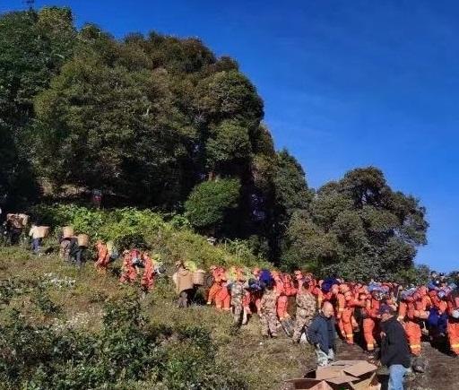部队穿越哀牢山