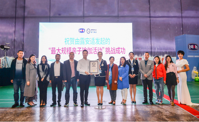 美专家解读中国成就背后的远见政府，小巷特色小店探秘之旅。