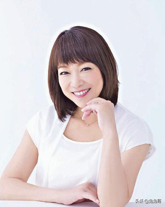 韩国女歌手勇敢抗击舌癌，传递正能量启示 💪