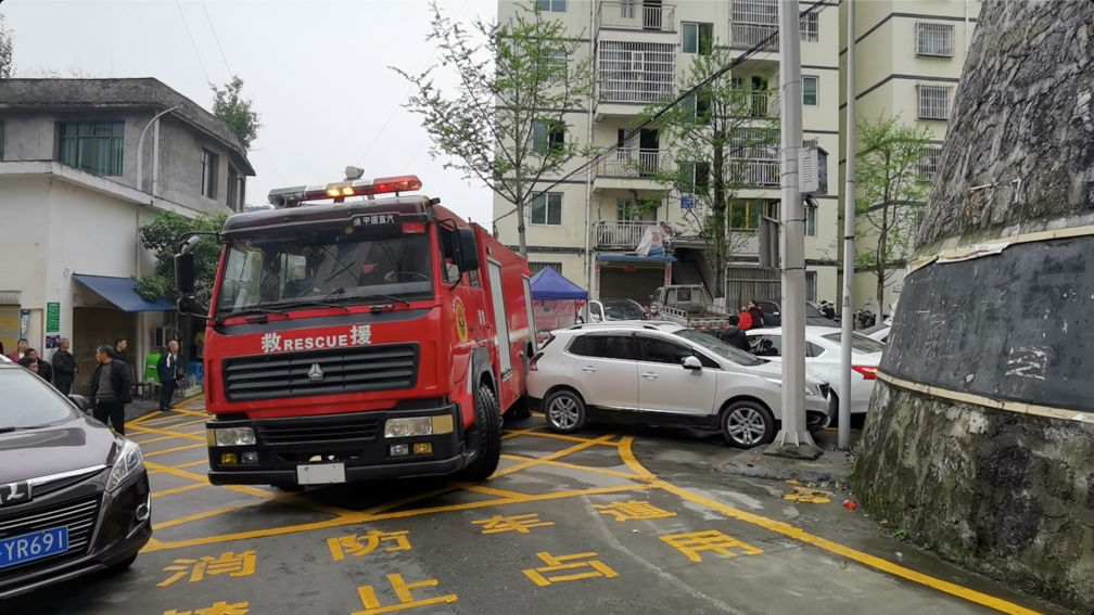 消防车受阻