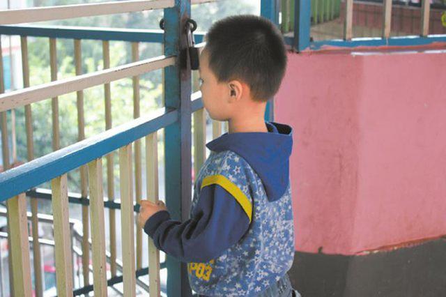 男孩温情时刻