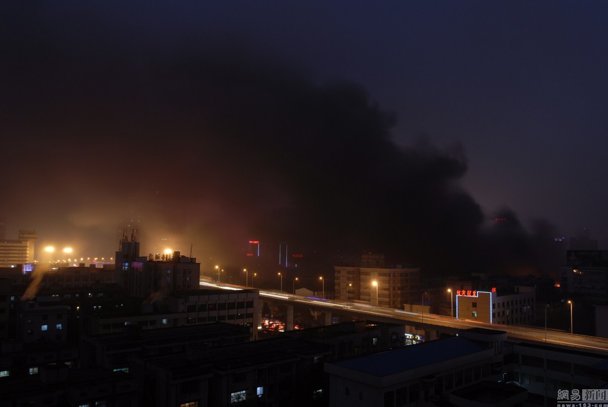 深圳某小区突发火灾，多次传出爆炸声，事件观点论述标题，深圳小区火灾背后的警示与反思。