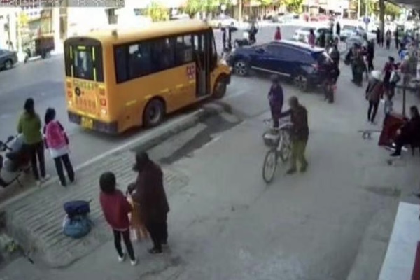 教师驾车事故
