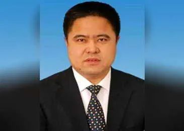 外逃副市长涉案超31亿，房产千余被查封，正义力量与变化中的坚守之战