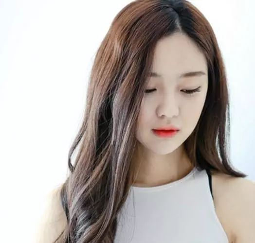 最新流行发型与背后的友情故事