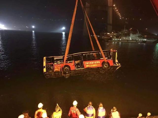 重庆大巴坠江事件最新消息更新