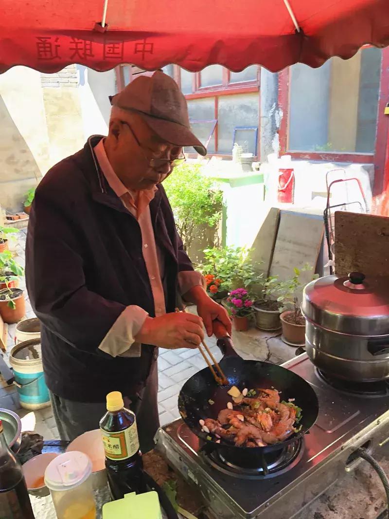 小巷故事与美食探索