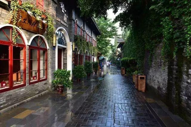 小巷深处的特色小店探秘，最新战斗片的独特背景故事