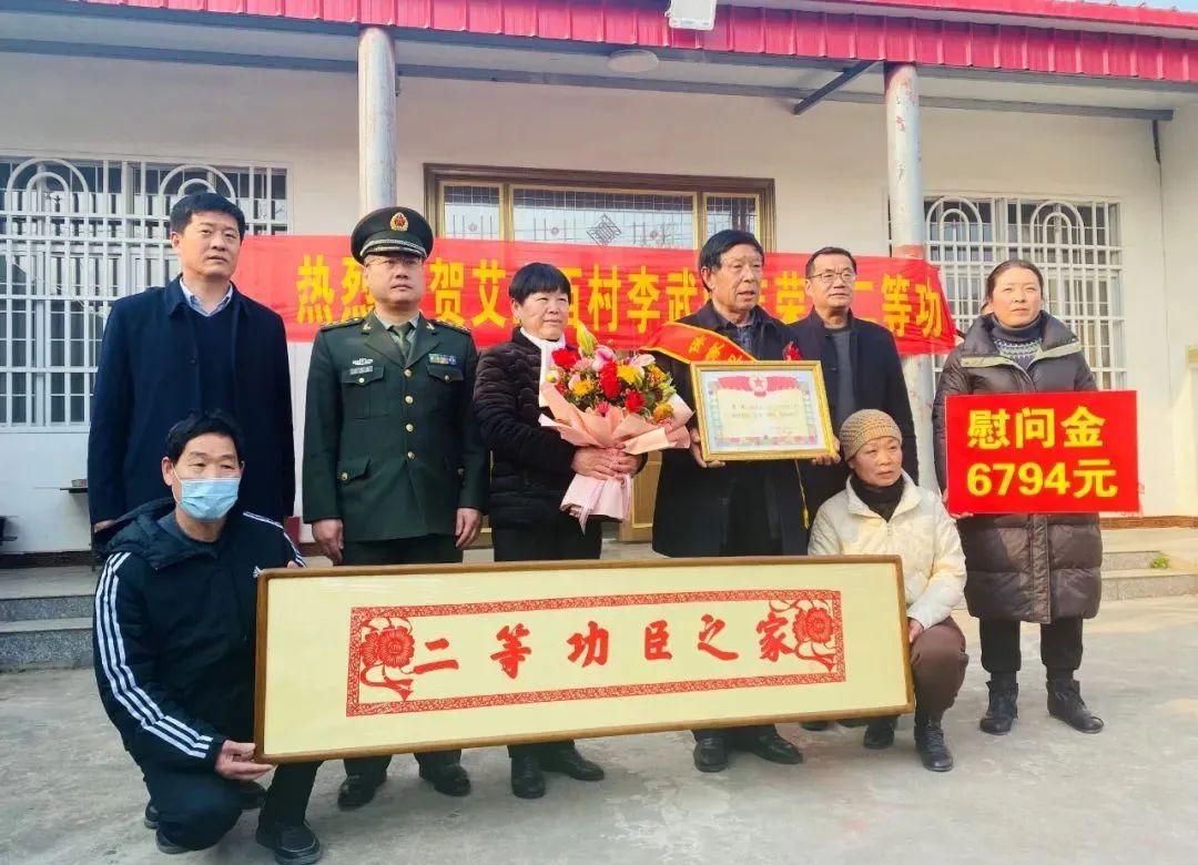人才市场繁荣