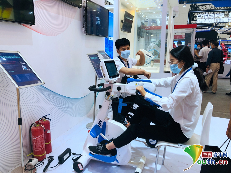 科技重塑生活，瑠奈带你体验未来高科技产品