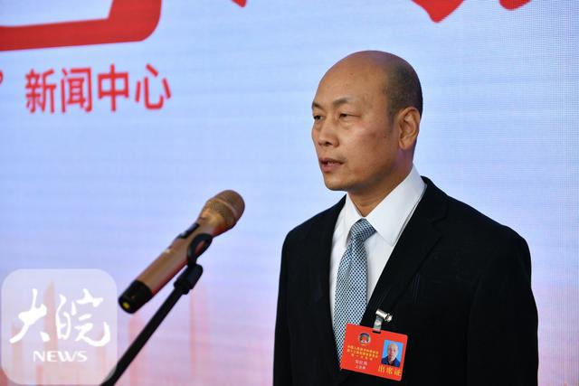 陈六何最新,陈六何最新，探索热点话题的三大要点