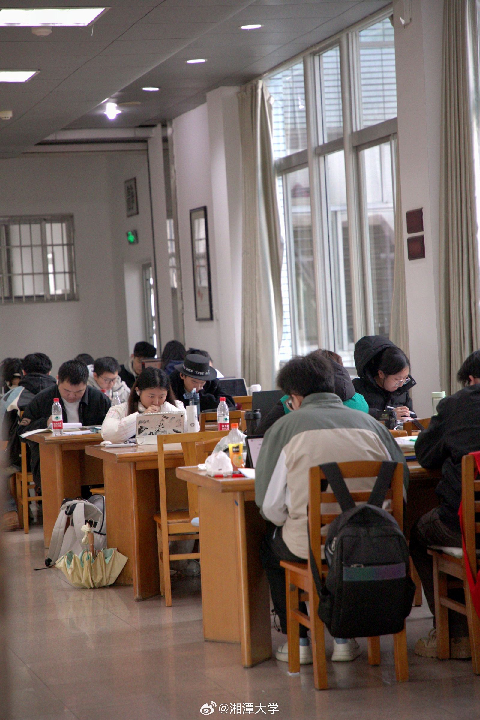 最新本科大学的温馨日常风采展示
