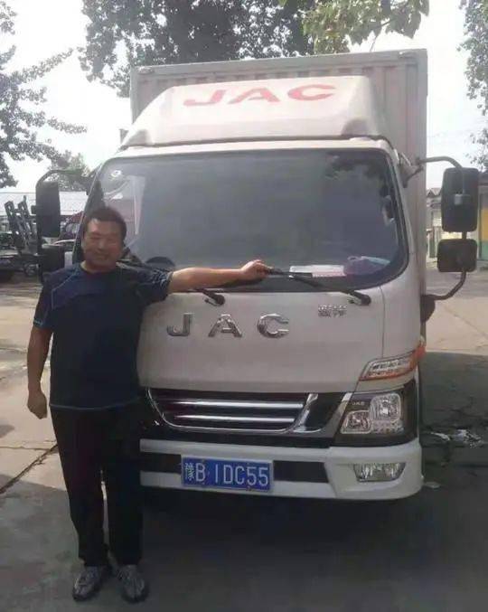 最新尖头轻卡，友情与陪伴的温馨之旅