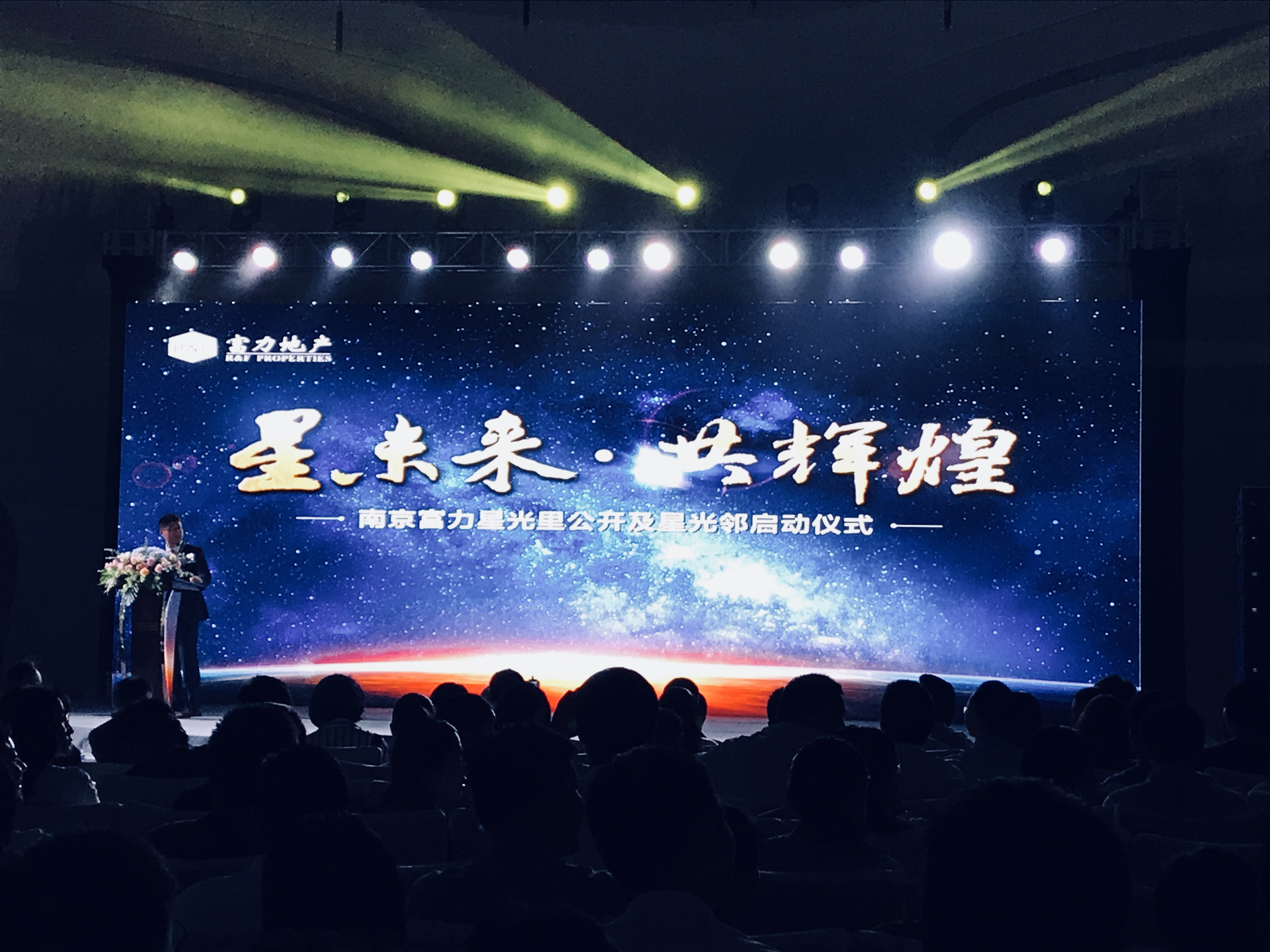 星光背后的多维探析与揭秘（或者可以简化为“明星幕后揭秘”）