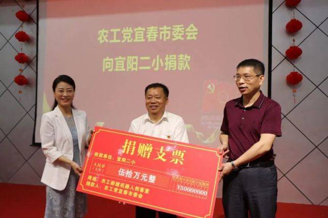 李依芮摔婴事件引发关注，爱与陪伴的力量与日常温馨观察