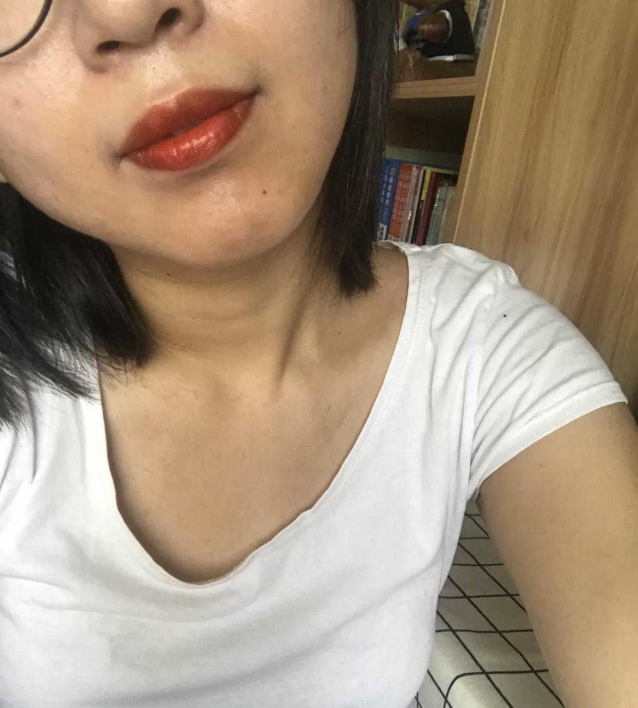 唇间秘密与爱的传递之力（或可简化为“口红传递爱意”）