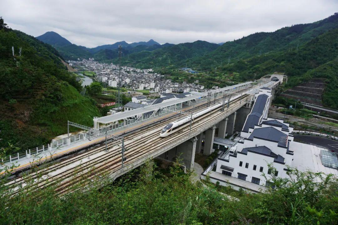 安九高铁最新动态，一路飞驰的励志之旅启程