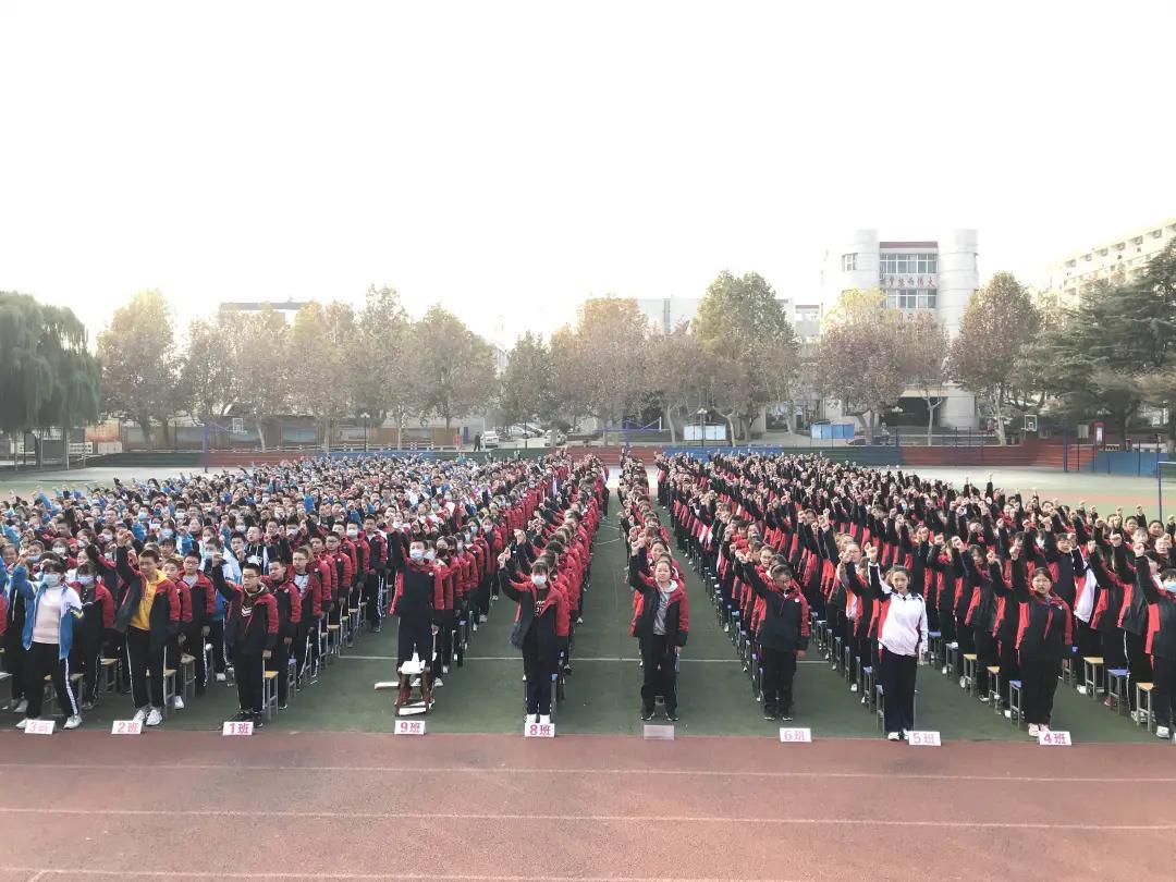 全新高科技产品引领未来，重塑生活体验——最新双语新闻速递